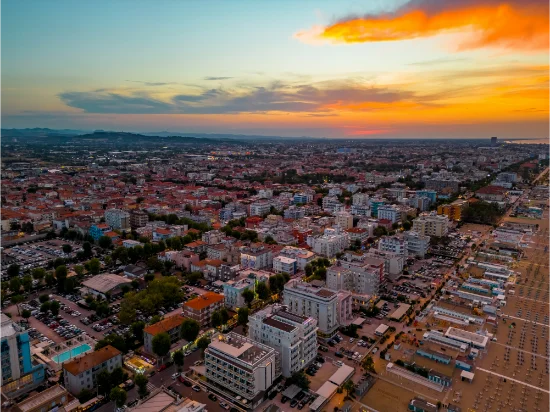 Rimini vista dall’alto al tramonto