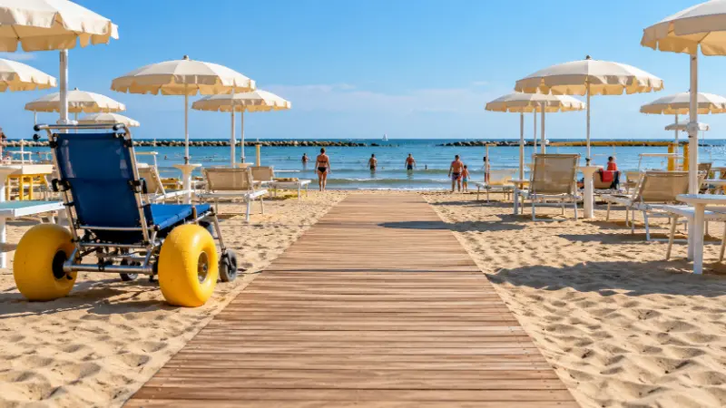 Spiagge accessibili a Rimini: passerelle, sedie da mare e servizi per tutti